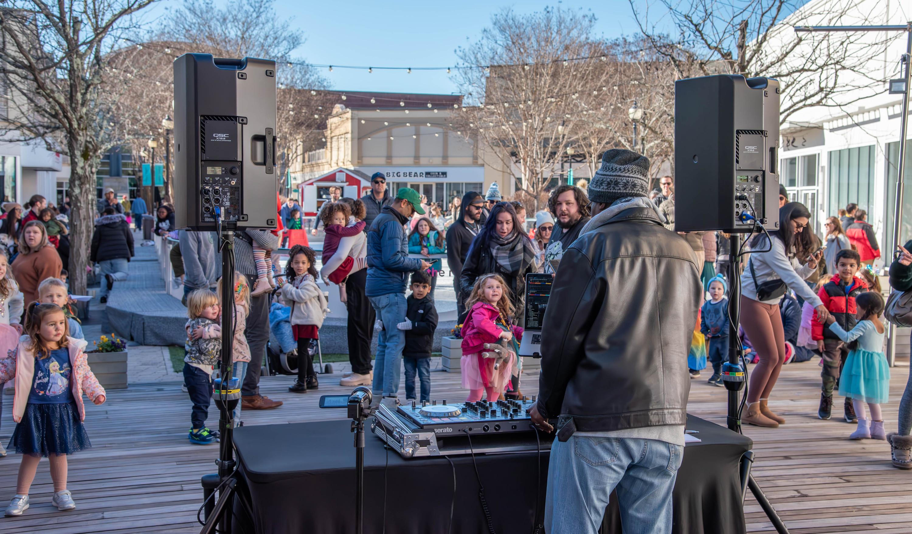 A New Year Celebration for Kids: Bubbles To Baubles Event at Stony Point Fashion Park